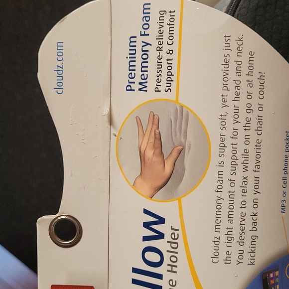 🚗🛫Travel Pillow w/Sleep Mask - Picture 10 of 11